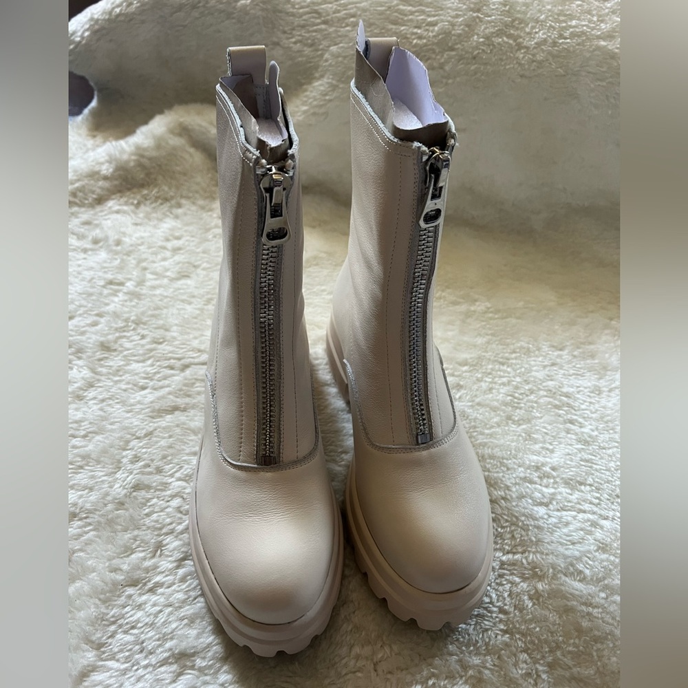 Stylish Cream Zipper Leather Boots